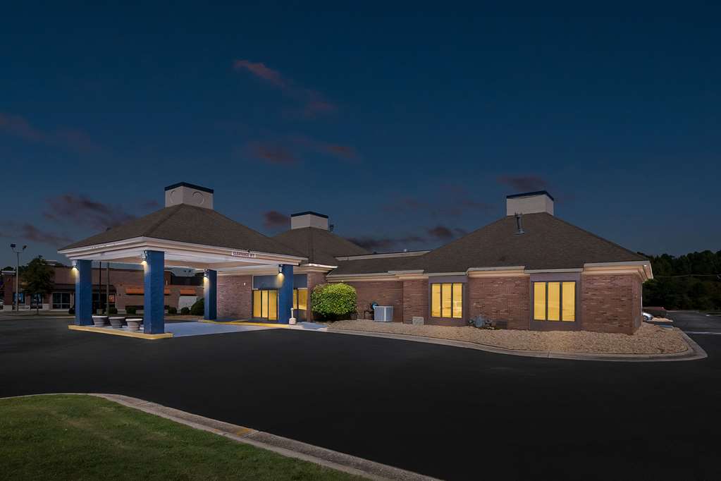 Quality Inn & Suites Fayetteville I 95 - photo 3