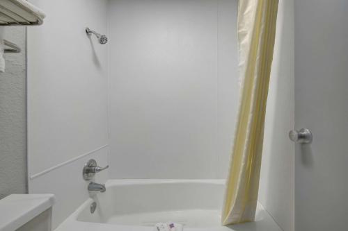 Motel 6 Chickasha Ok - photo 20