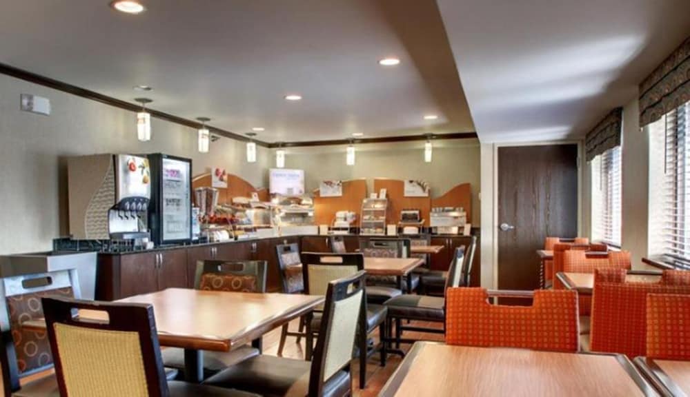 Holiday Inn Express & Suites Kansas City Oak Grove I 70 by IHG - photo 9