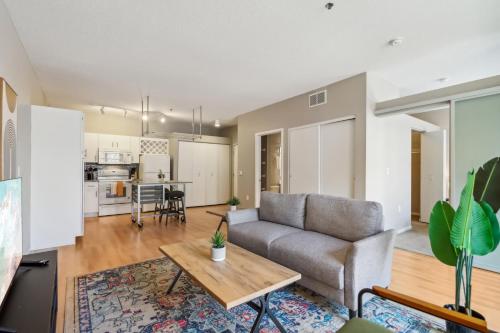 CozySuites Mill District with pool gym #01 — 4-Star Luxury Hotel in Minneapolis, United States