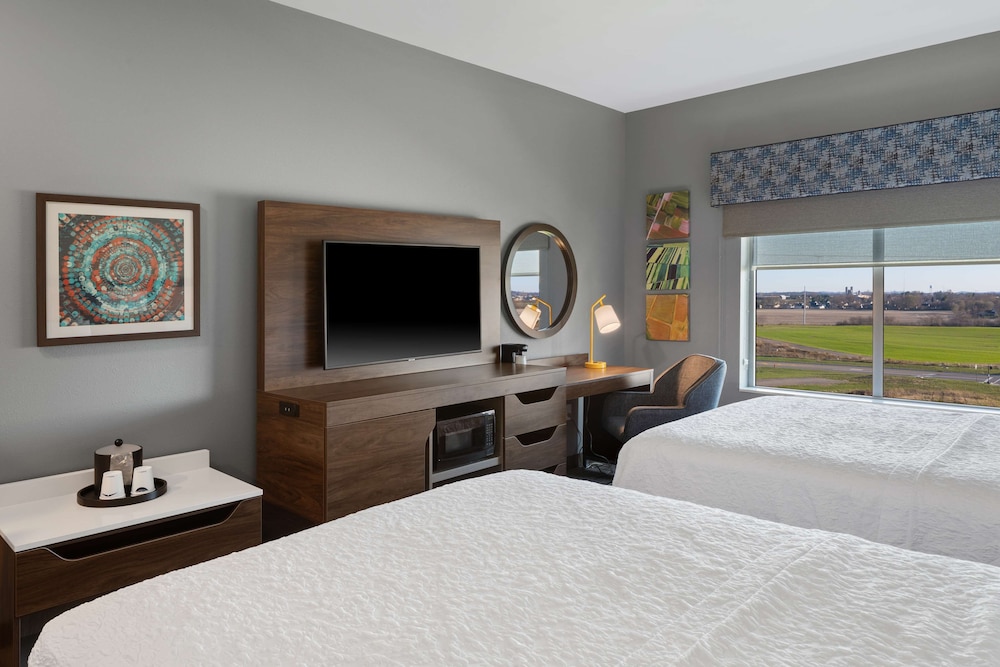 Hampton Inn Circleville - photo 16