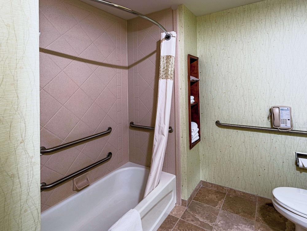 Hampton Inn & Suites Rockland - photo 32
