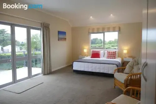 Lodge On St Georges — 4-Star Luxury Hotel in Hastings, New Zealand