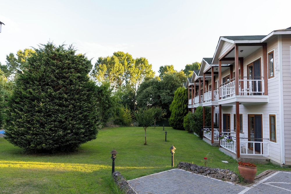 Elite World Village İstanbul Polonezköy — 4-Star Luxury Hotel in Ishakli, Turkey