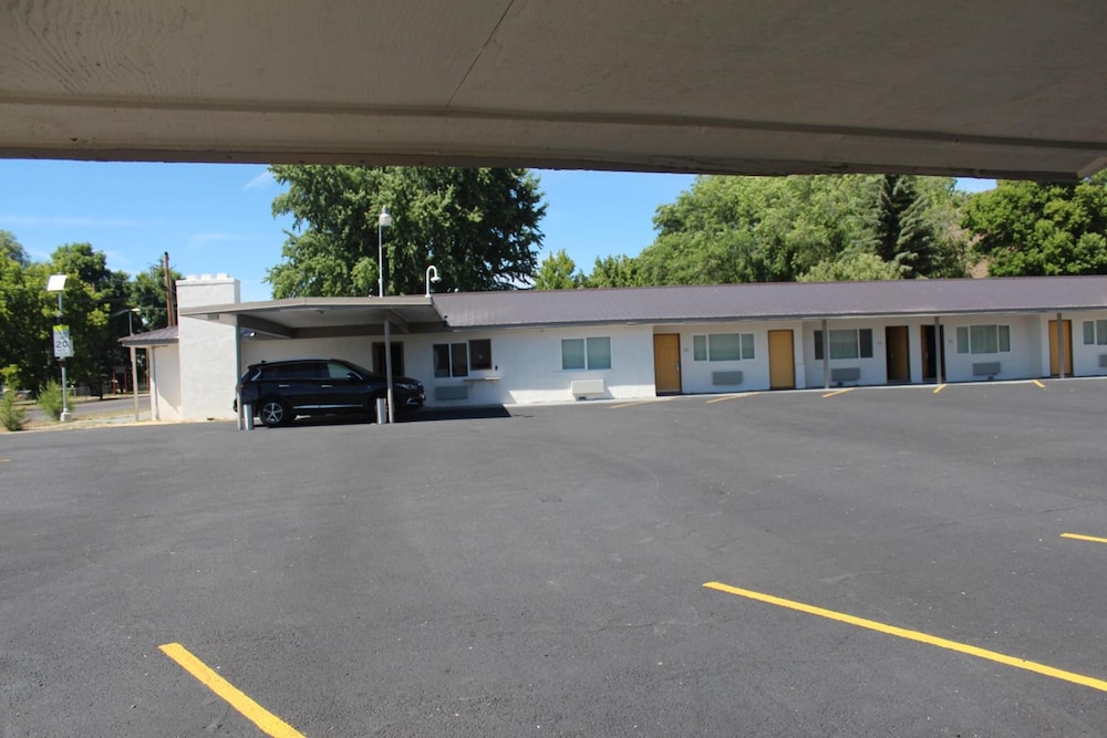 Oregon Trail Inn and Suites - photo 23