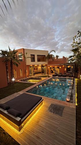 Villa M Piscine chauffée Hammam sans vis à vis Marrakech — 4-Star Luxury Hotel in Marrakesh, Morocco