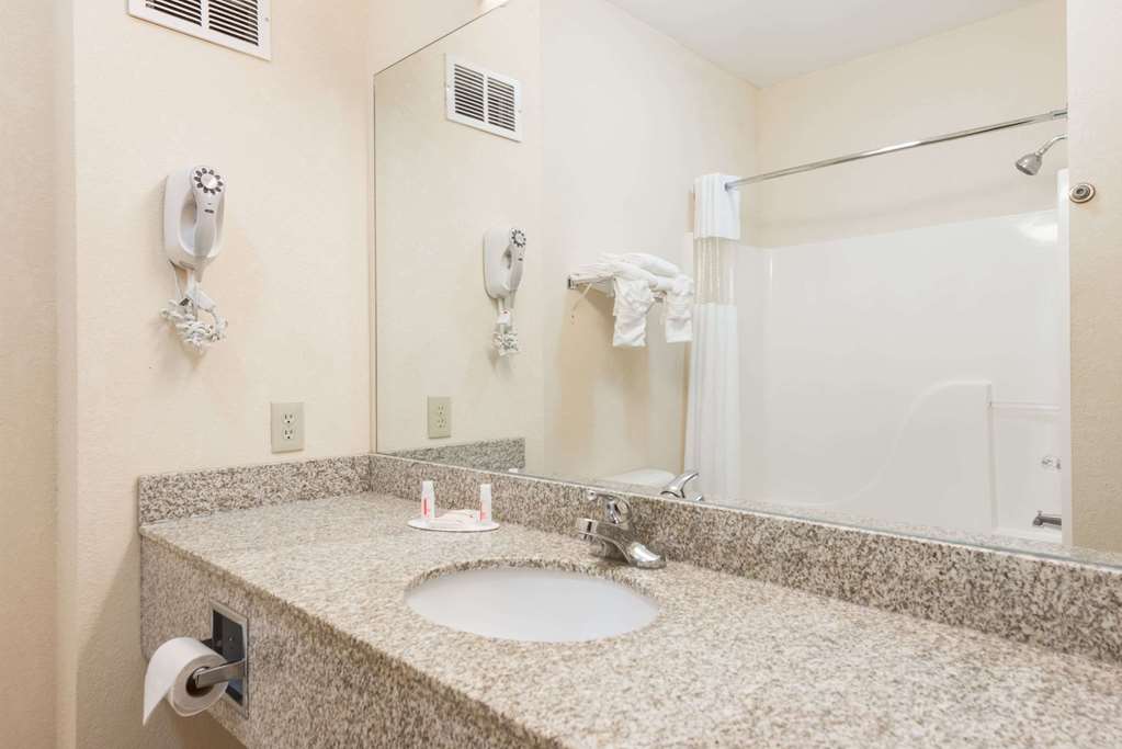 Super 8 by Wyndham St Robert Ft Leonard Wood Area - photo 10