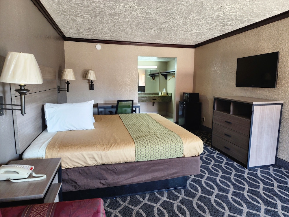 Executive Inn - photo 7