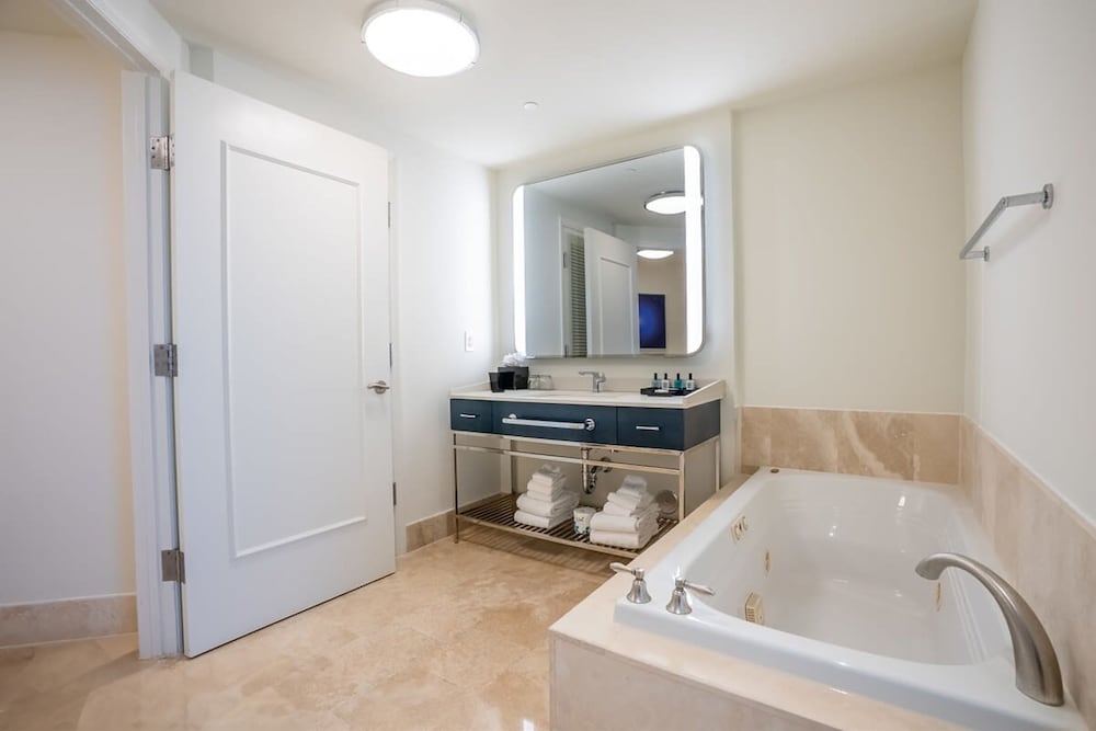 Fontainebleau Miami Beach Private Luxury Suites - photo 337