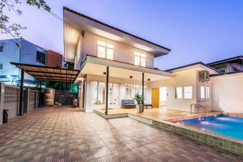Coco59 Private 3BR Pool Villa — 4-Star Luxury Hotel in Bangkok, Thailand