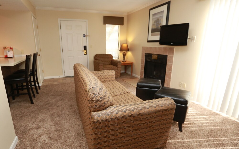Sterling Hotel and Suites - photo 29