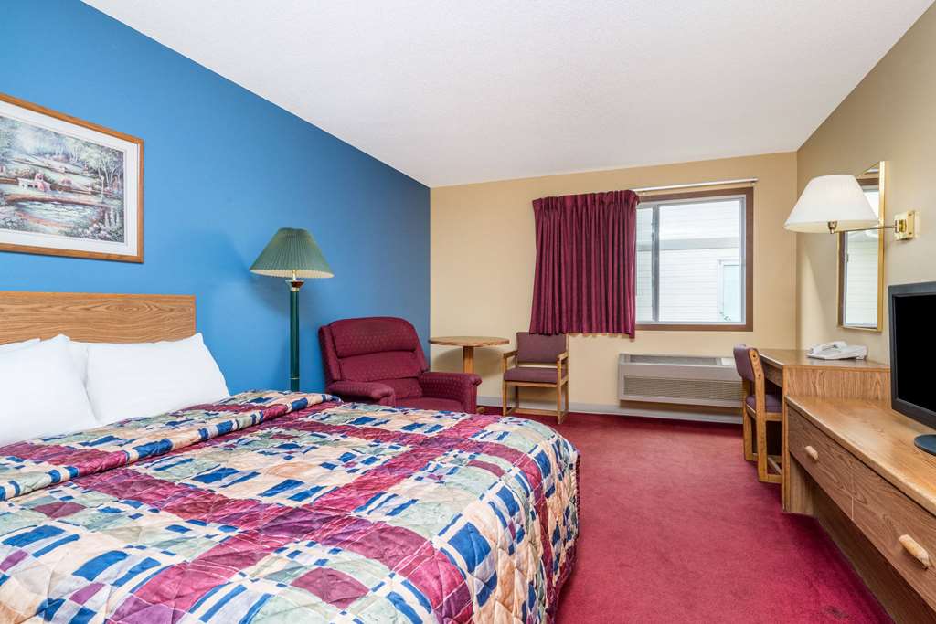 Days Inn by Wyndham West Eau Claire - photo 7