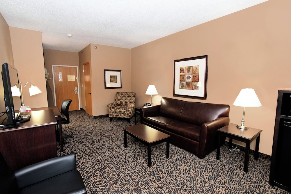 Cobblestone Inn & Suites Denison Majestic Hills - photo 35
