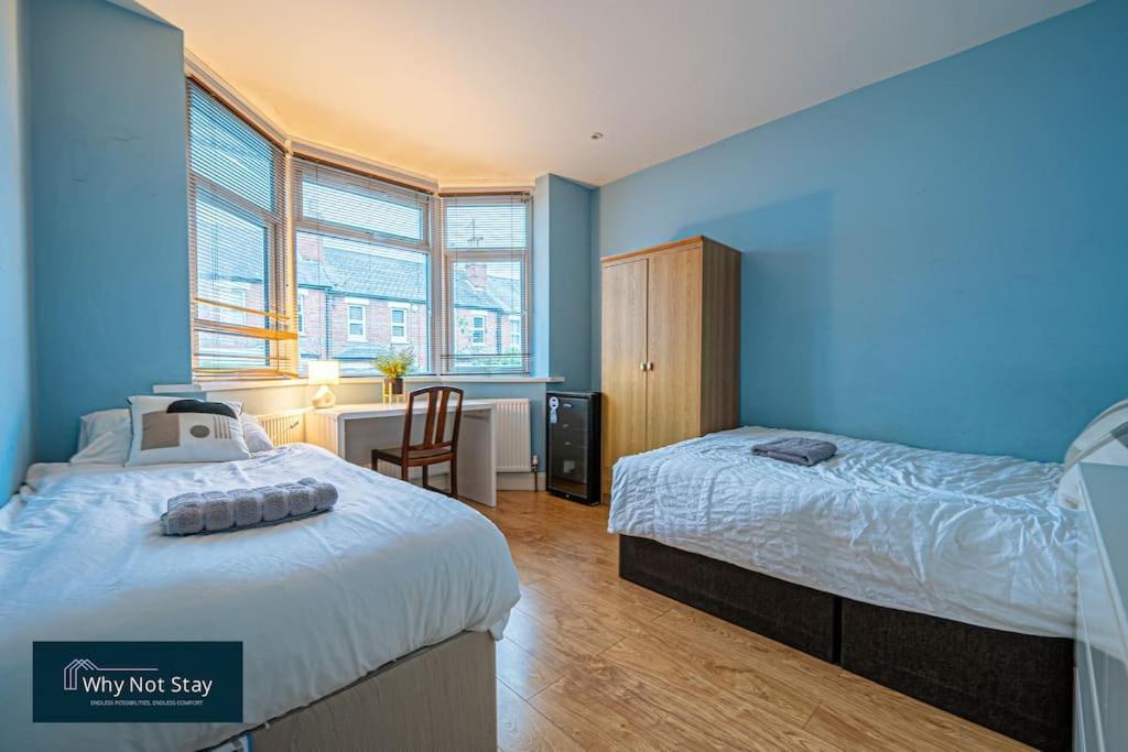 Modern 5 Bedroom Home in Reading