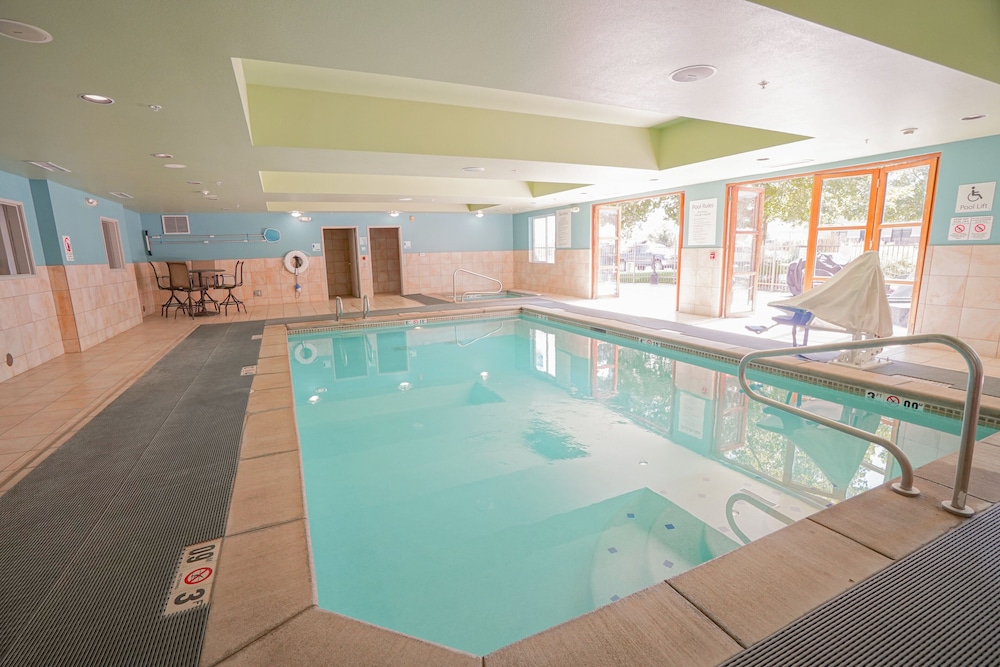 Holiday Inn Express & Suites Ontario - photo 26