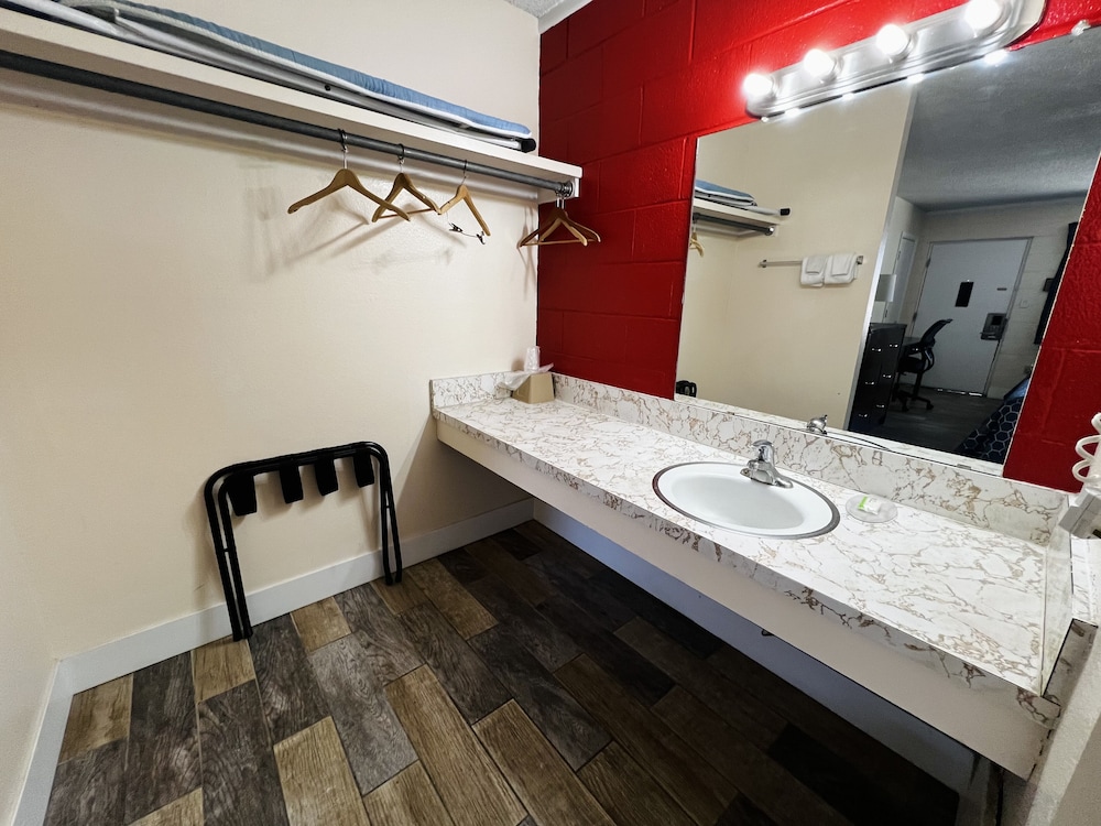 Vagabond Inn Cedar City - photo 29