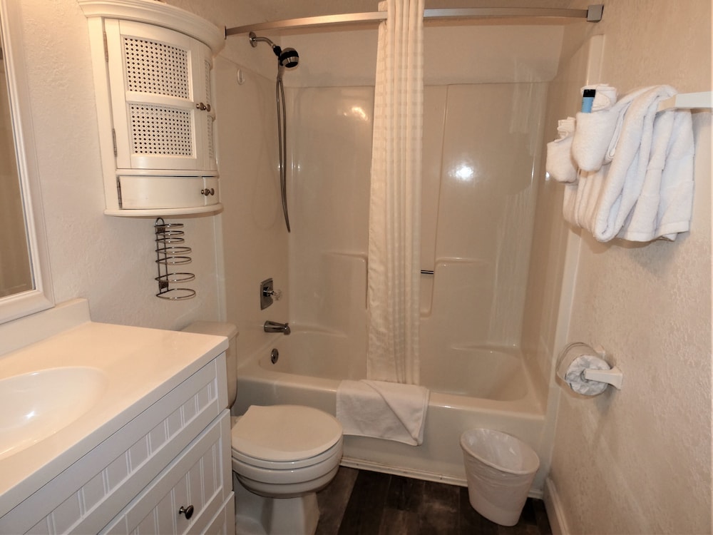 0308 Waters Edge Resort 1 Bedroom Condo by Redawning - photo 14