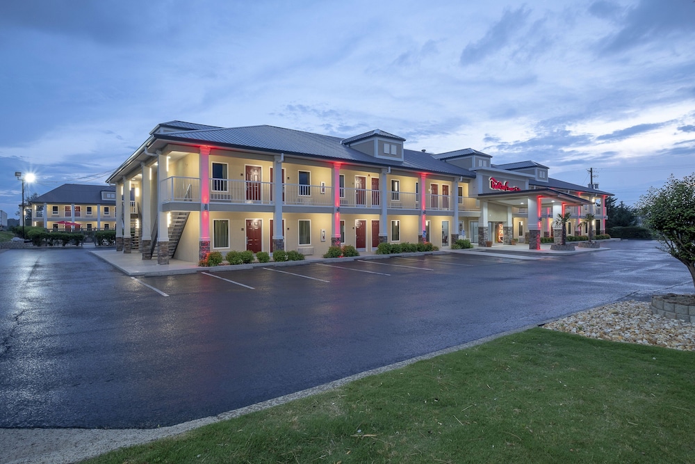 Red Roof Inn & Suites Calhoun - photo 36
