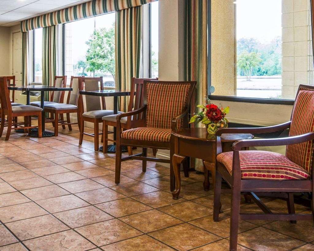 Econo Lodge Inn & Suites Columbus near Fort Benning - photo 27