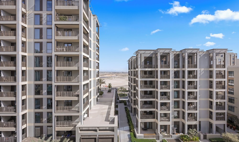 Serene 1 BR in Surf 2 Creek Beach Access — 4-Star Luxury Hotel in Dubai, United Arab Emirates