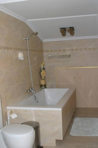 Room Centro Shared Bathroom Wifi in Santander, Spain