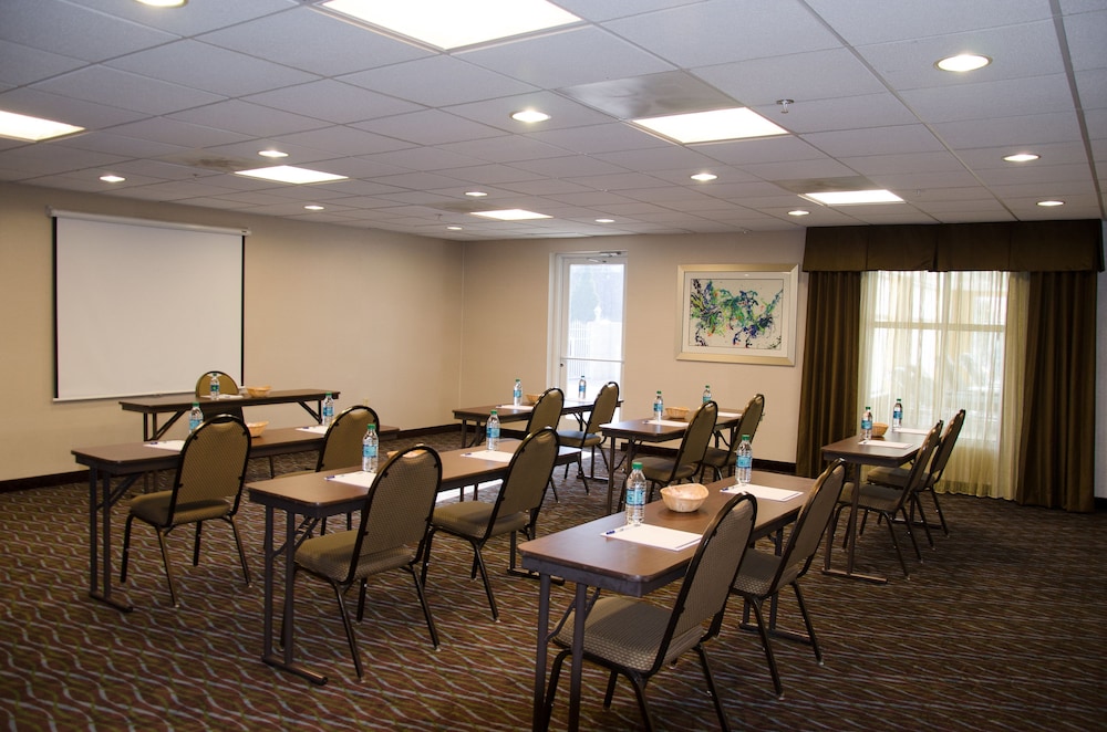 Holiday Inn Express Hotel & Suites Concord by IHG - photo 39