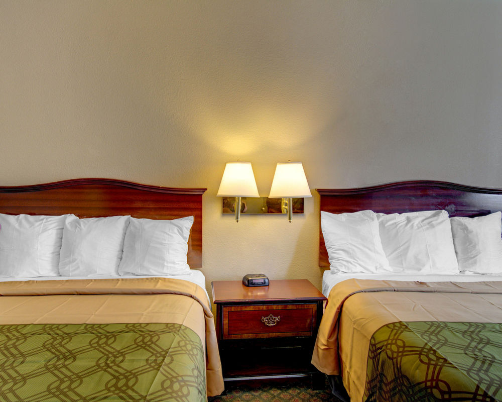Econo Lodge Takoma Park - photo 16