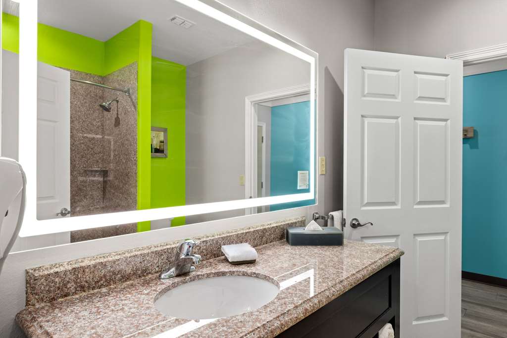 La Quinta Inn & Suites by Wyndham Raymondville - photo 109