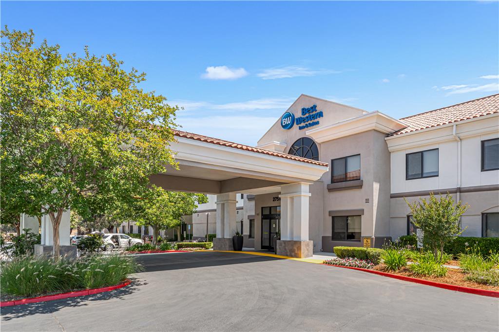 Best Western Valencia Six Flags Inn & Suites - photo 30