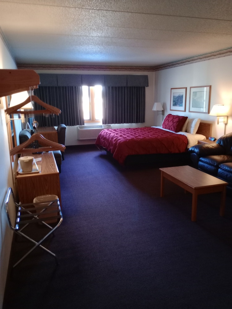 FairBridge Inn & Suites in Thorp WI - photo 17