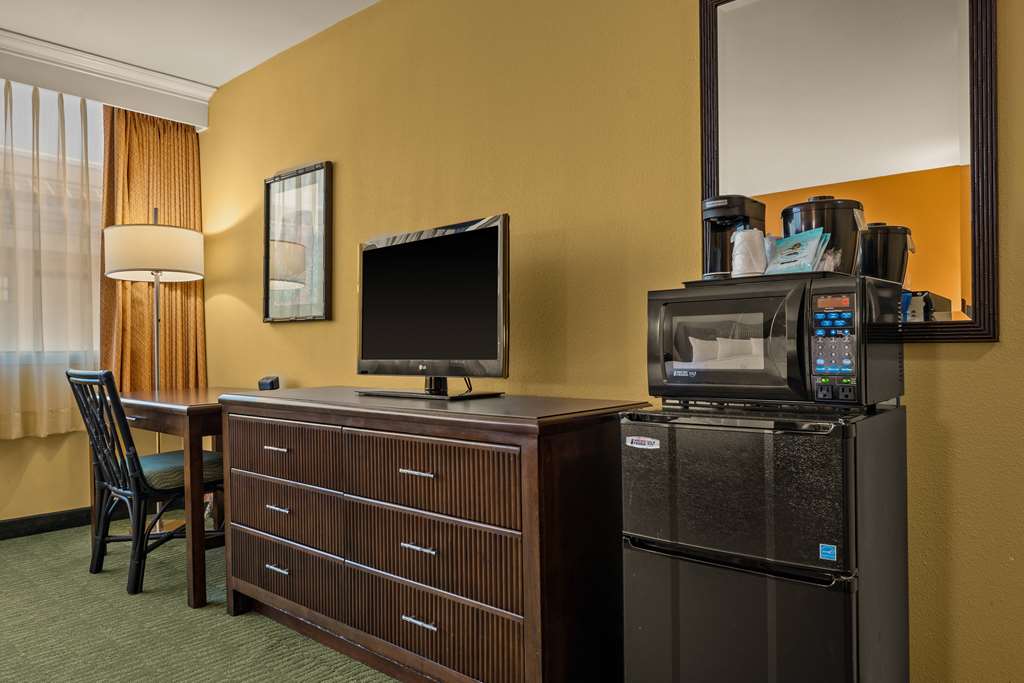 Airport Honolulu Hotel Trademark Collection by Wyndham - photo 31