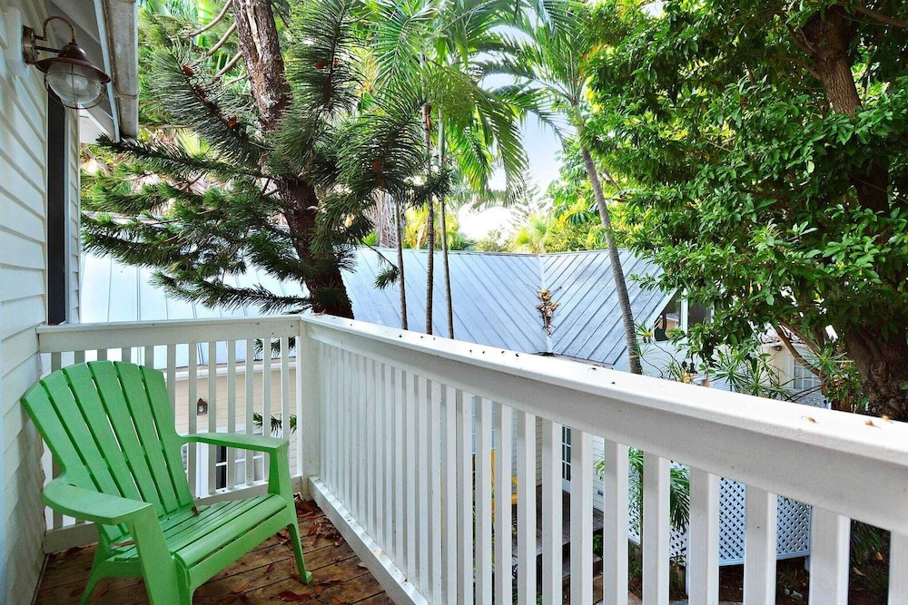 Tranquility by Avantstay Close to Duval St w BBQ & Shared Pool - photo 22