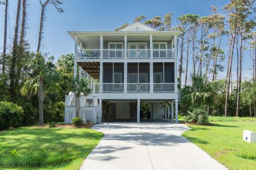 Southern Charm by Oak Island Accommodations - featured photo