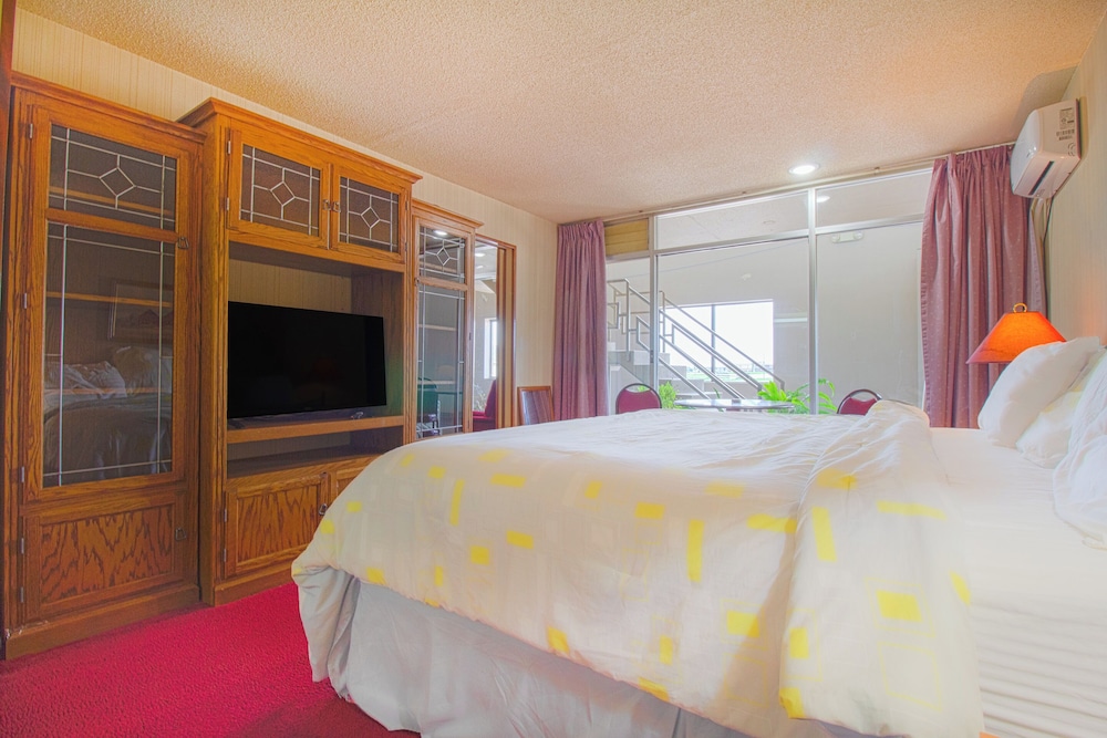 HomeTown Inn by OYO Liberal KS - photo 22
