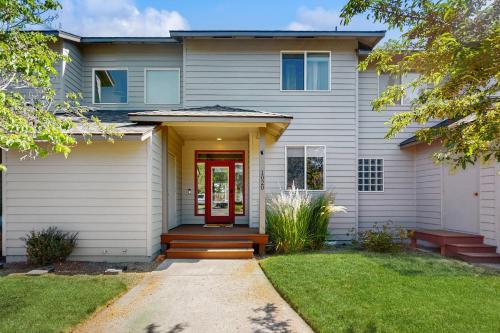 Tee Time Retreat — Redmond