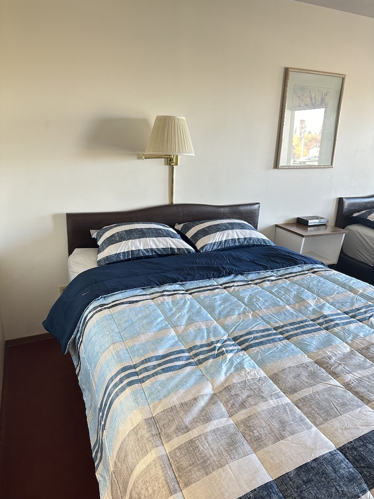 The Davenport Motel - photo 9