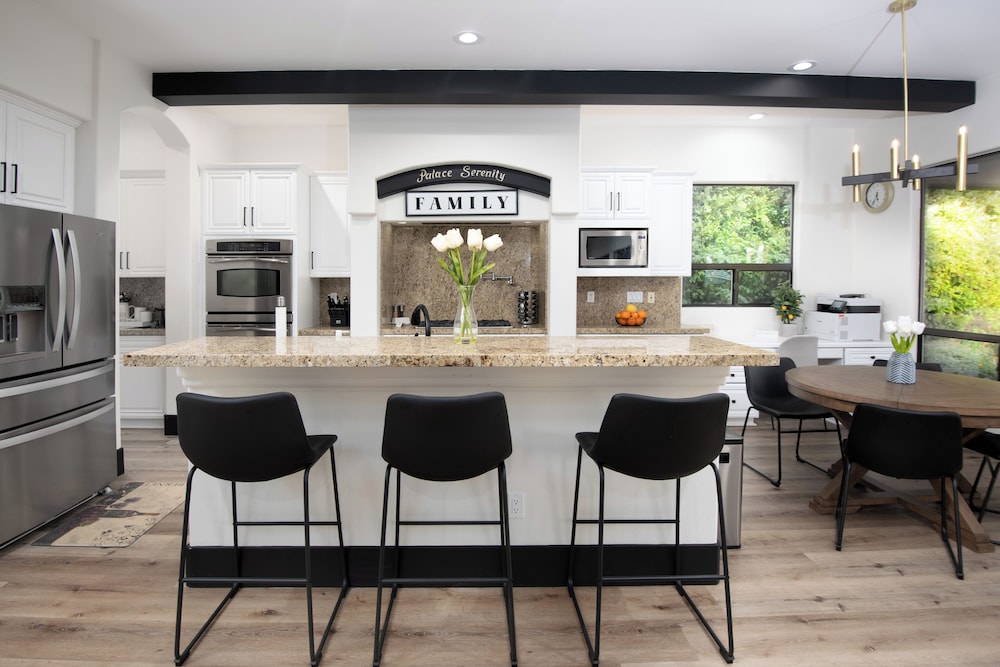 5BR Resort Style Entertainer with Pool Spa BBQ - photo 16