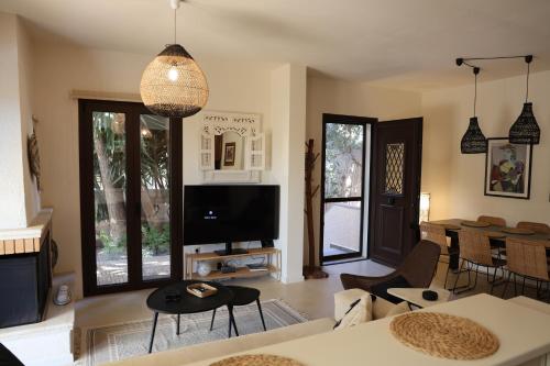 Casasmaragdi in Aegina, Greece