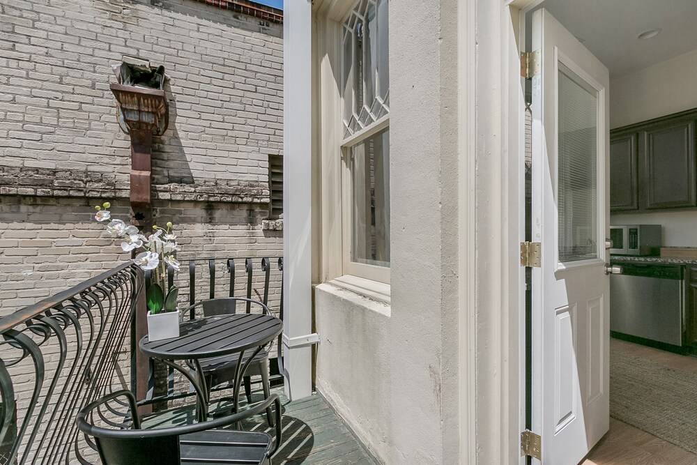 Hip 2BR in Arts Warehouse District - photo 32