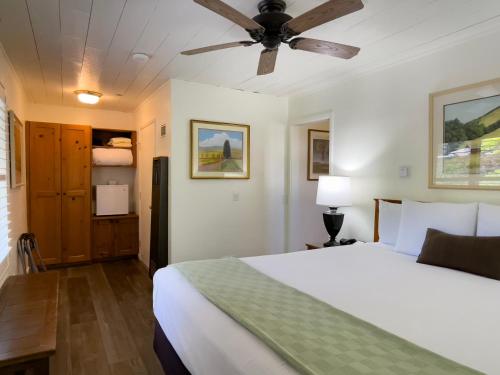 El Pueblo Inn - photo 9