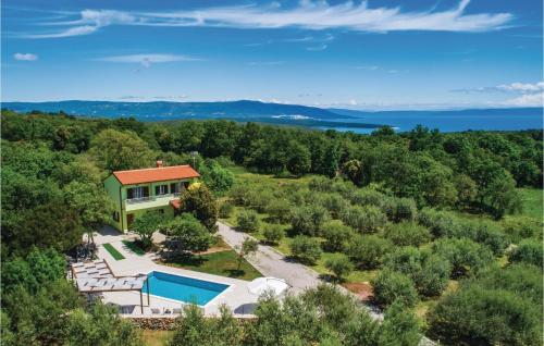 Lovely Home In Peruski — 4-Star Luxury Hotel in Marcana, Croatia