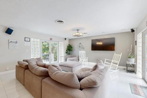 Sunny Oasis in Hollywood, United States