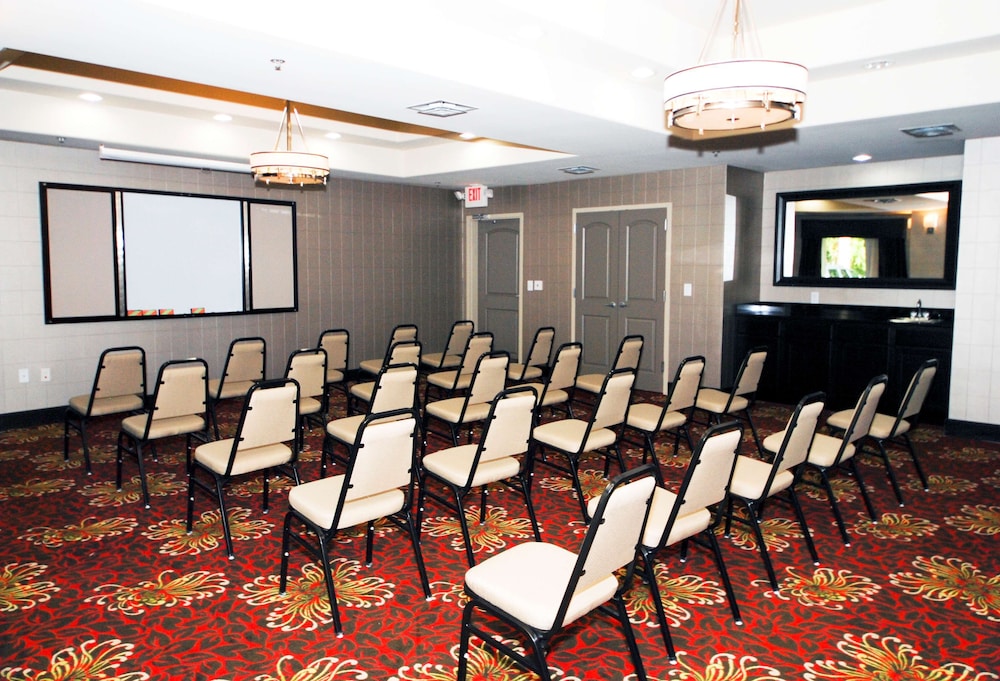 Hampton Inn Maumelle AR - photo 31