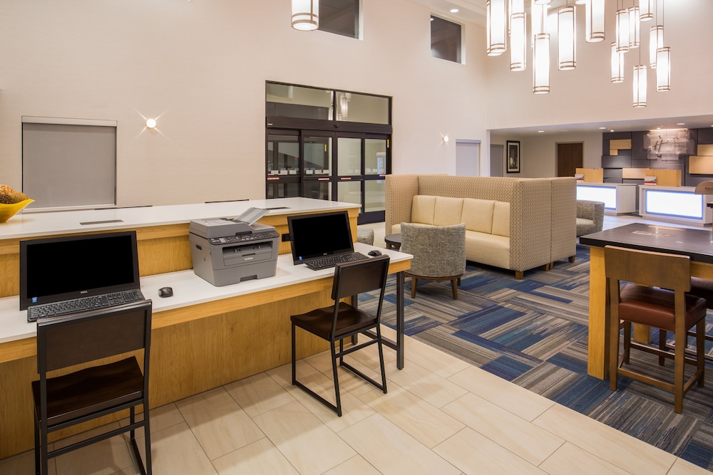 Holiday Inn Express & Suites Pahrump by IHG - photo 17