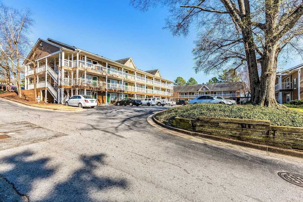 Hometowne Studios By Red Roof Atlanta Norcross Downtown — Norcross