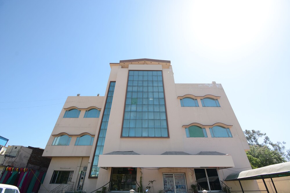 OYO 36280 Vijay Resorts in Jalandhar, India