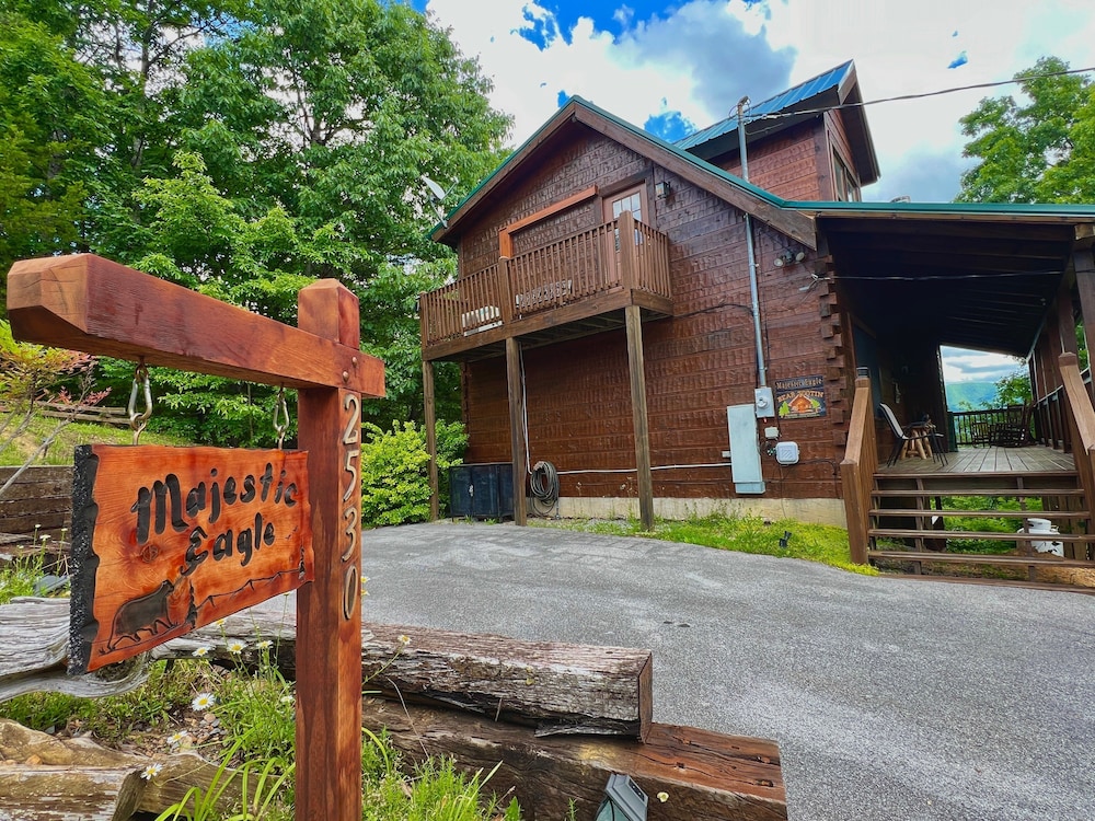 Majestic Eagle - last minute hotel in Sevierville