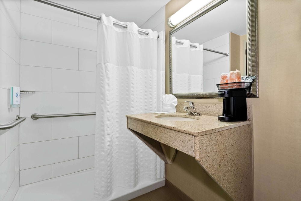 Comfort Suites Lumberton North - photo 14