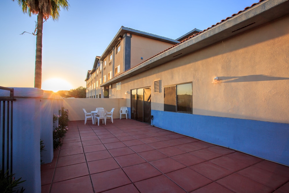 Vagabond Inn Executive Green Valley - photo 31