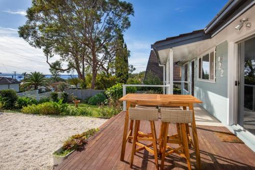 WindanSea Cottage Pet Friendly Ocean Glimpses — 4-Star Luxury Hotel in Vincentia, Australia
